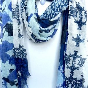 Vince Camuto Women's Torn Wallpaper Wrap Scarf